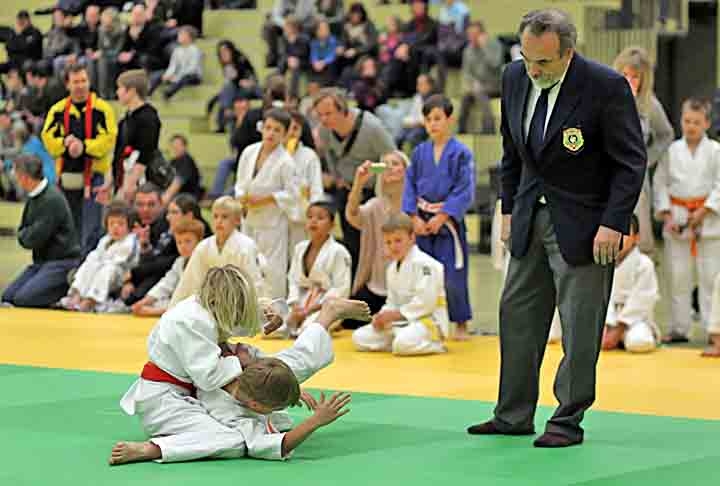 Judô- Desenvolvido por Jigoro Kano, em 1882, no Japão, tem como objetivo principal imobilizar ou arremessar o oponente usando alavancas e movimentos de força e equilíbrio. Reprodução: Flipar