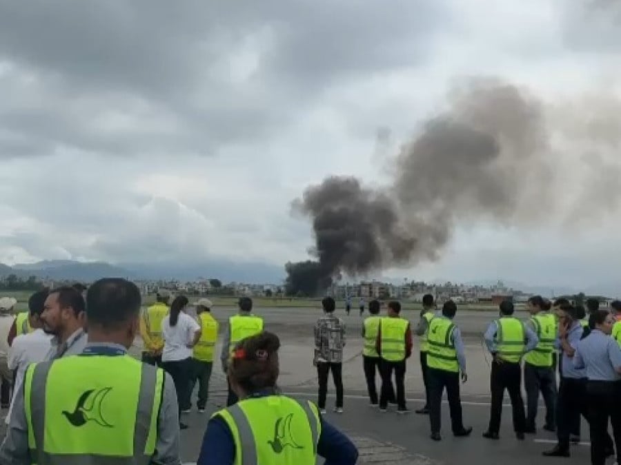 Queda gerou explosão e grande fumaça no local Reprodução: Redes Sociais