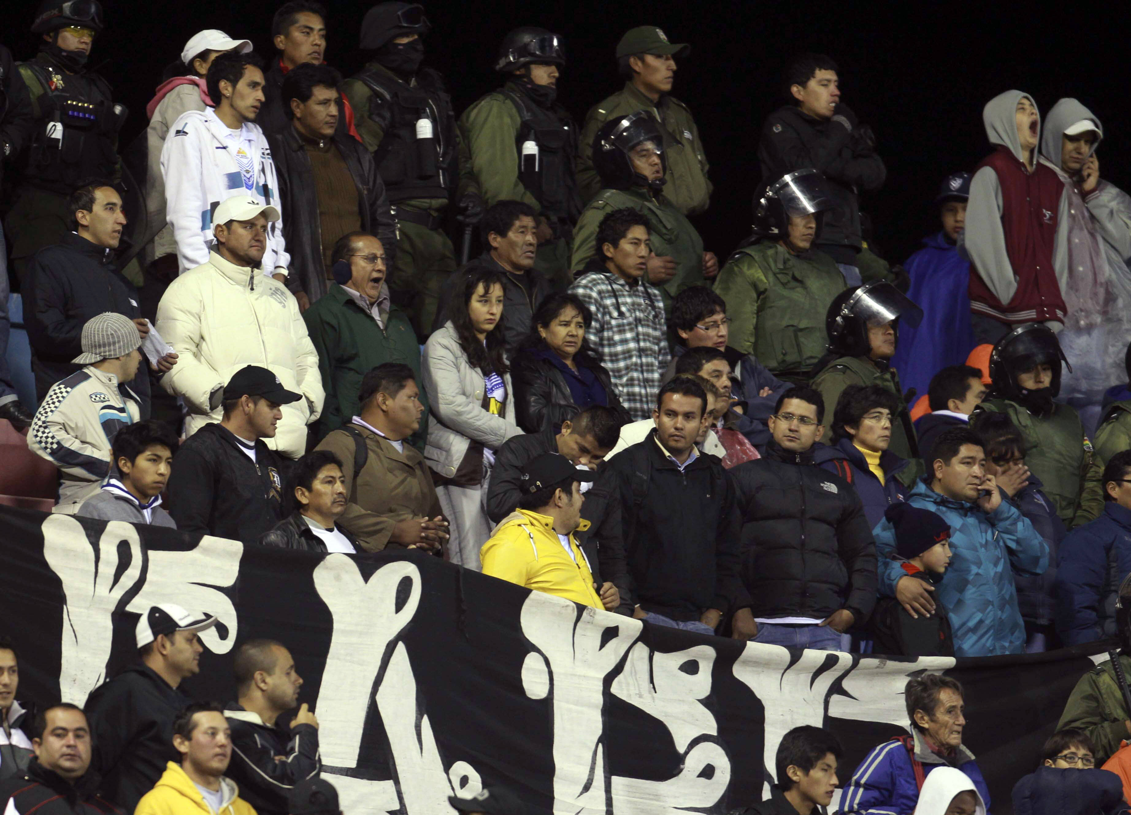 A estreia na Libertadores de 2013 ficou marcada pela morte do torcedor do San Jose. Tite disse que trocaria o título no ano anterior pela vida do garoto. Foto: AP