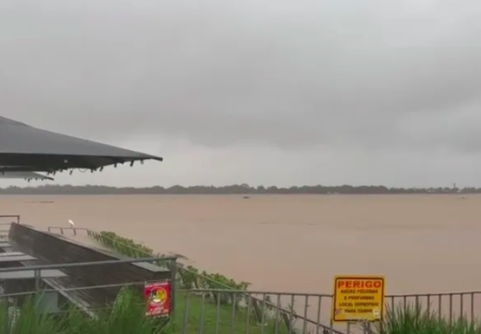 Para este fim de semana, a previsão é que tenham mais chuvas intensas no centro-norte e leste do Rio Grande do Sul, além do litoral norte e sul de Santa Catarina. Reprodução: Flipar