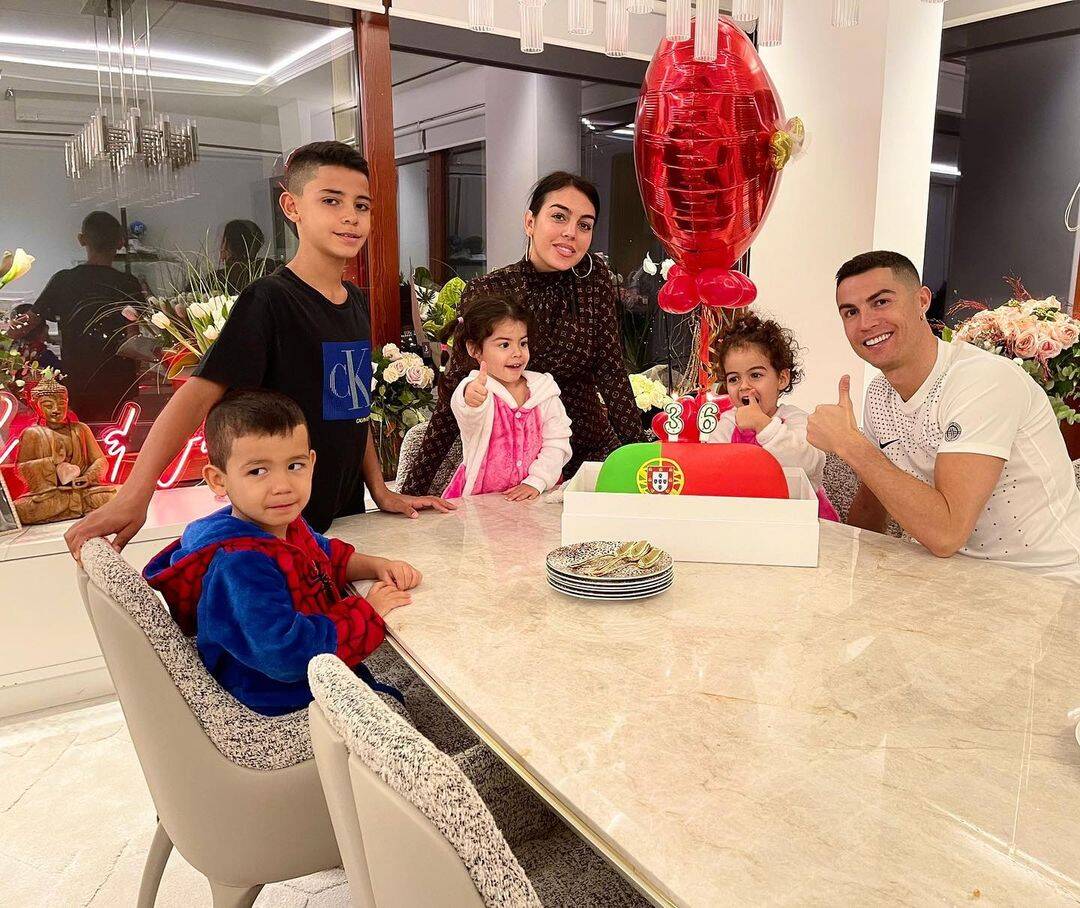 Cristiano Ronaldo e família. Foto: Reprodução/Instagram