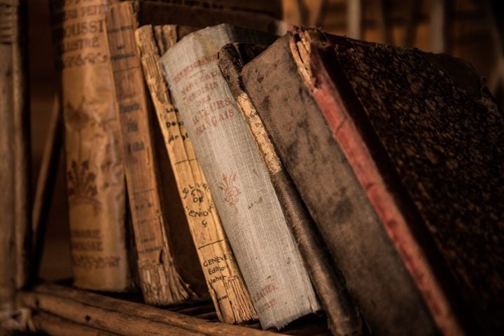 Essa abordagem reflete uma mudança na literatura medieval, que passou a retratar heróis de forma mais realista, com conflitos pessoais e dilemas humanos. Reprodução: Flipar