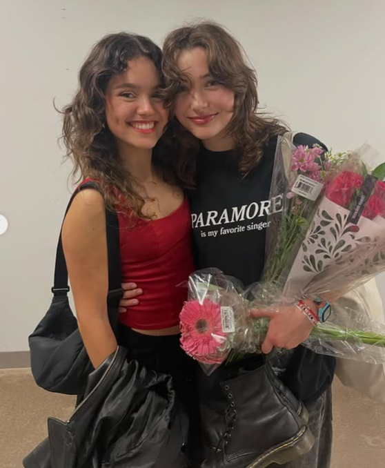 Elisa Annenberg e Karlie. Foto: Reprodução/ Instagram @karliejodickinson