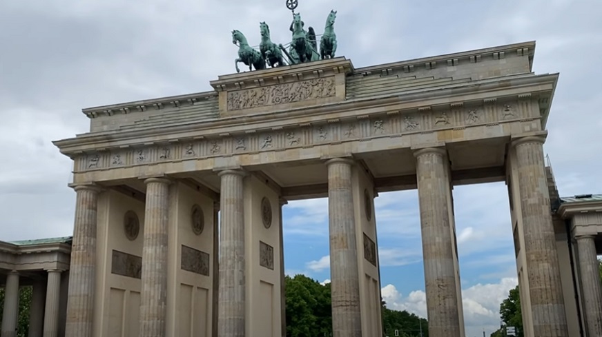 Portão de Brandemburgo em Berlim.. Foto: Reprodução/Youtube Destino: Berlim 30.09.2022
