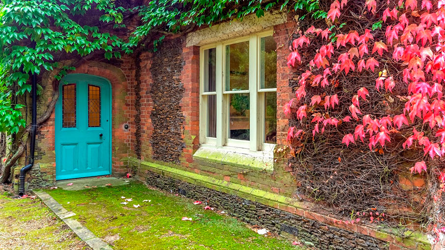 Parte externa da casa da Rainha Elizabeth II disponível para locação no Airbnb. Foto: Reprodução/Airbnb 08.09.2022