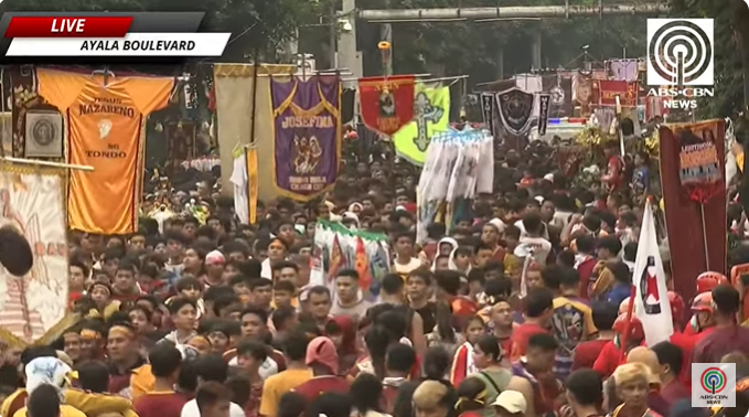 Multidões se aglomeram pela procissão do Nazareno Negro nas Filipinas; veja fotos Reprodução YouTube