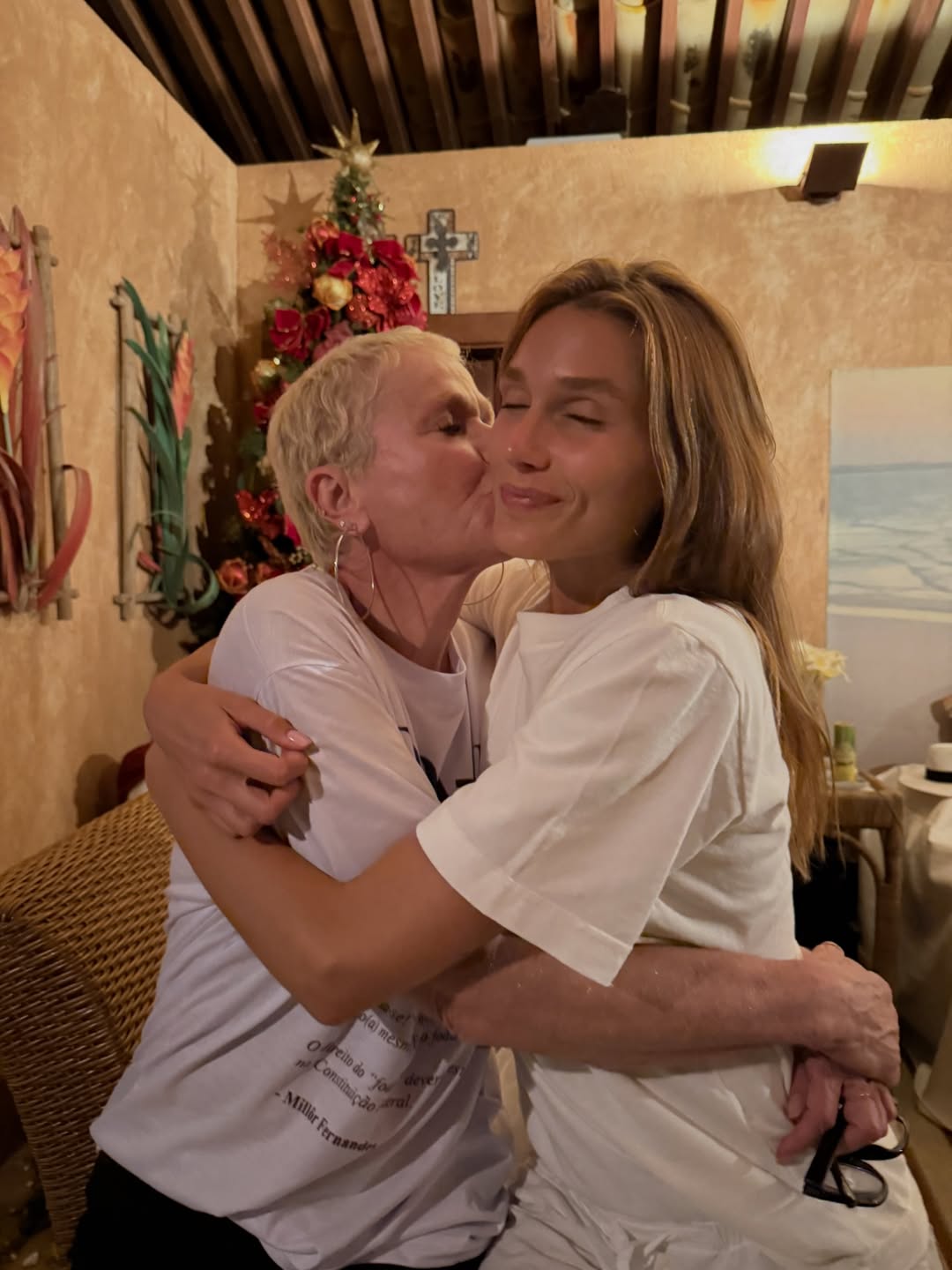 Sasha Meneghel abraça Xuxa. Foto: Reprodução/ Instagram @sashameneghel