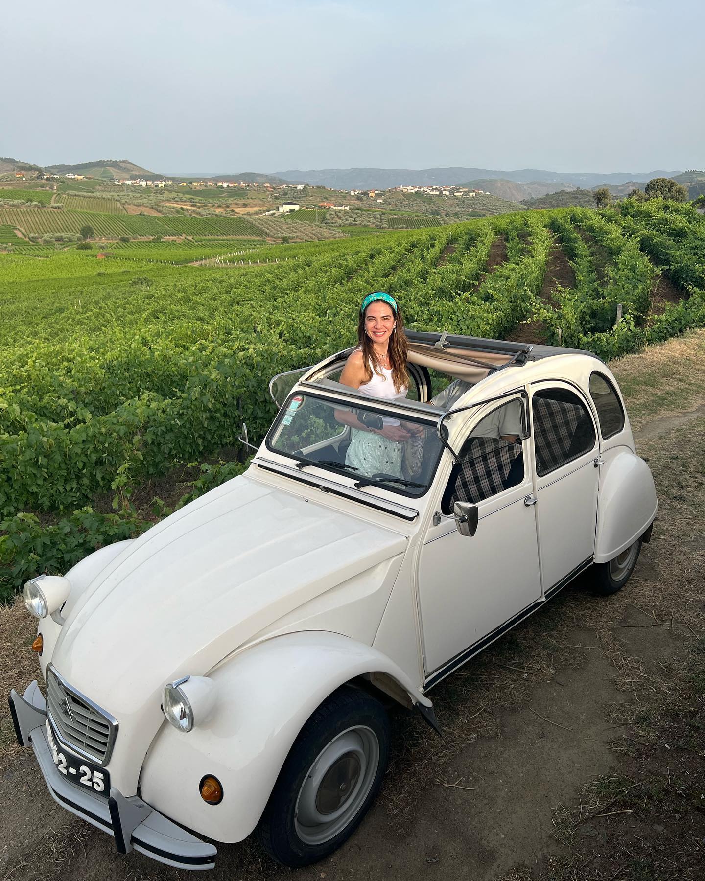 Luciana Gimenez conhece as vinhas pertencentes à família do namorado, Renato Breia. Foto: Arquivo pessoal