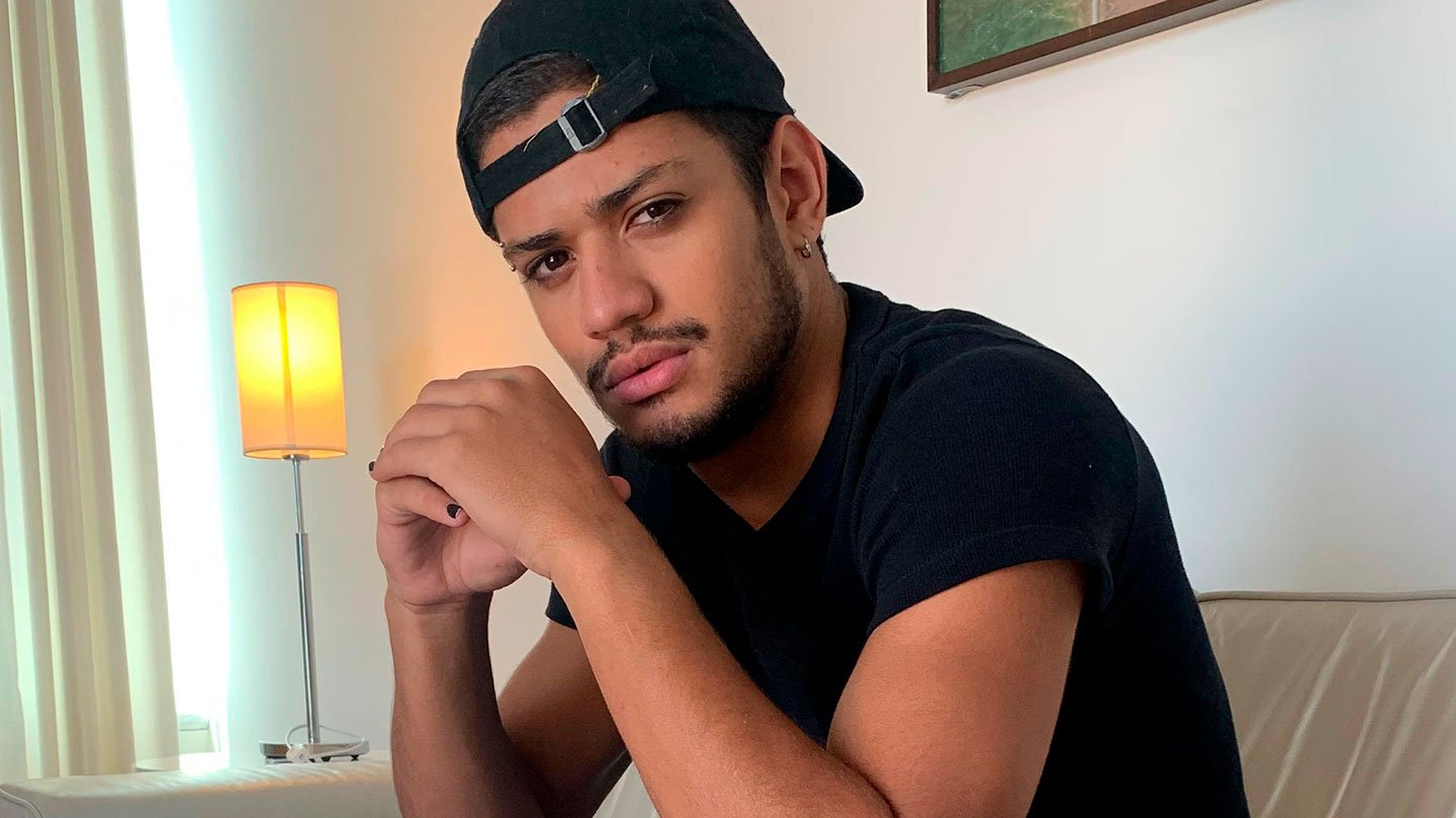 Aos 23 anos, Gabriel Santana diz que já transou e se apaixonou por homens e mulheres. Foto: Reprodução/Instagram 10.05.2023