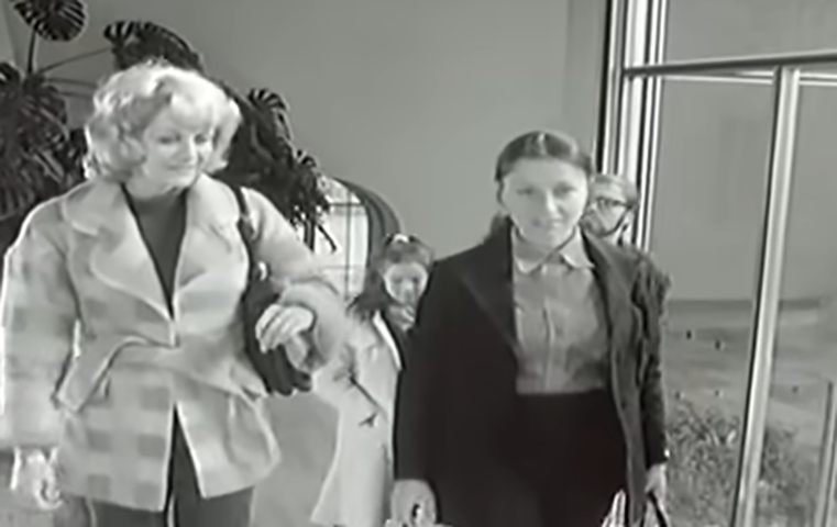 Vesna ficou alguns dias em coma e depois foi se recuperando. Após 10 meses, ela voltou a andar, embora mancando.   Reprodução: Flipar