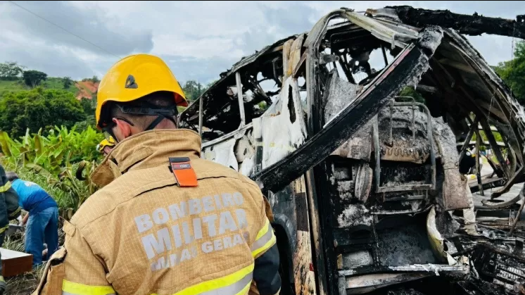 Corpo de Bombeiros precisou intervir para socorro de vítimas e retirada dos corpos Divulgação do Corpo de Bombeiros