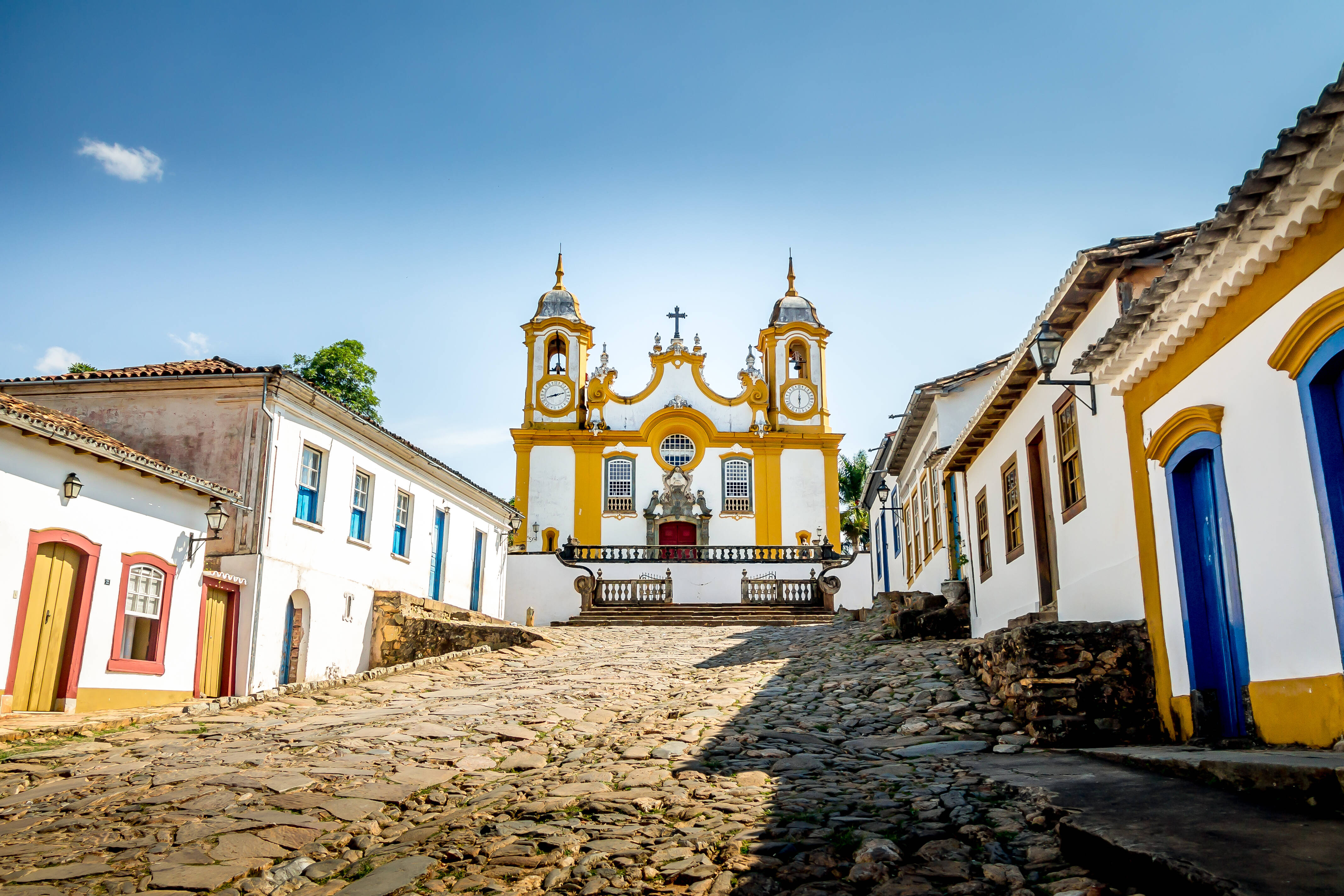 A cidade de Tiradentes é outra opção de turismo em Minas Gerais para um roteiro um pouco mais extenso de três dias. Foto: shutterstock 