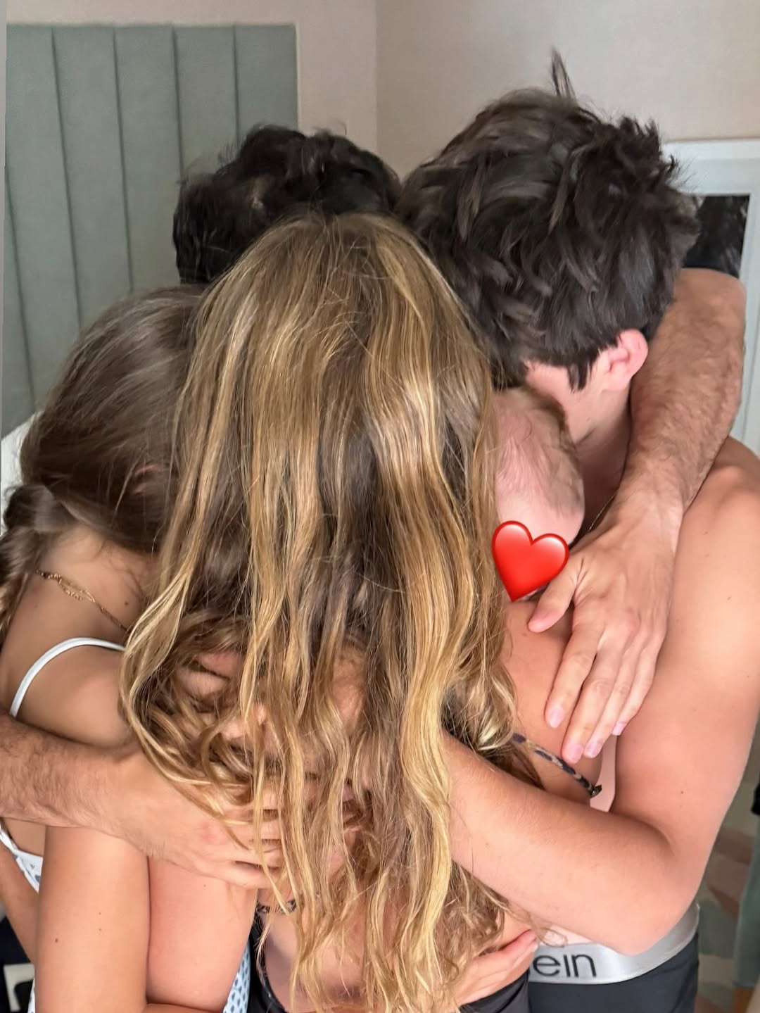 Gisele posa com os filhos. Foto: Reprodução Instagram - 12.5.2025