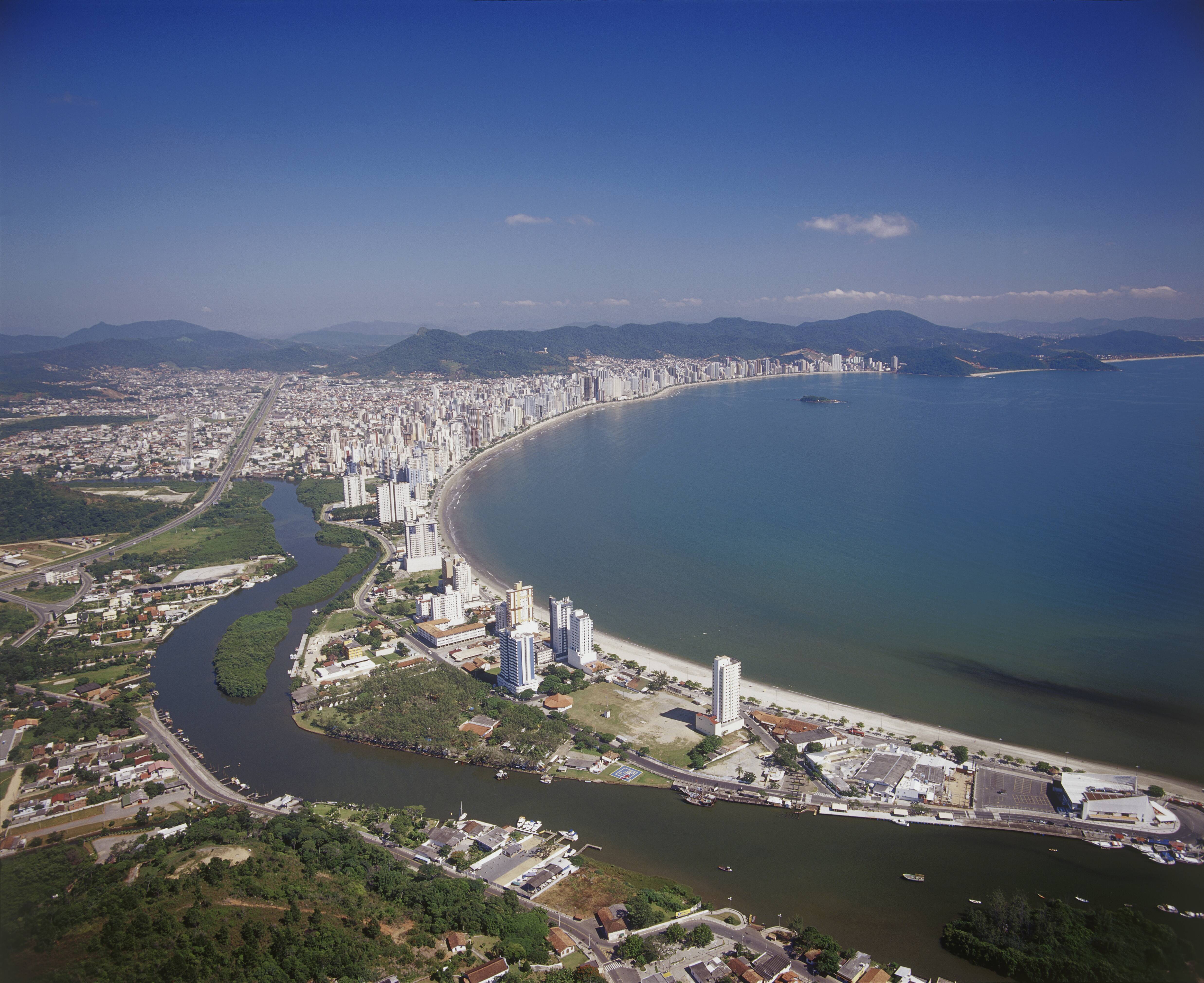 Balneário Camboriú agrada os turistas com suas belas praias e parques de diversão . Foto: Getty Images