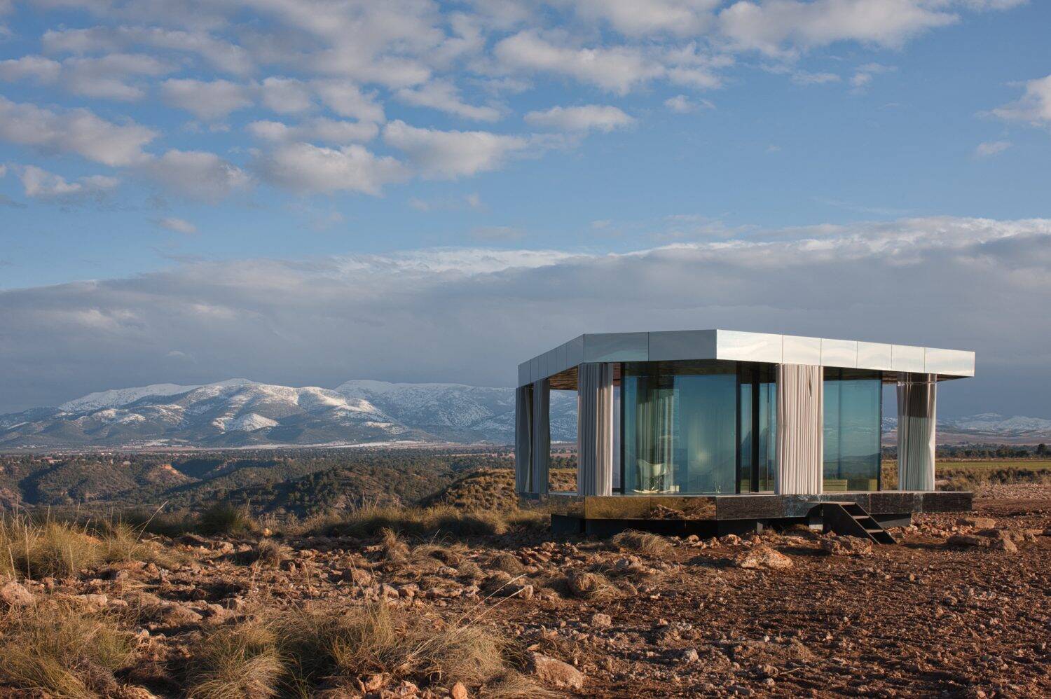 A casa de vidro usada na série fica no deserto de Gerafe, na Espanha, próximo da cidade de Granada. Foto: Divulgação