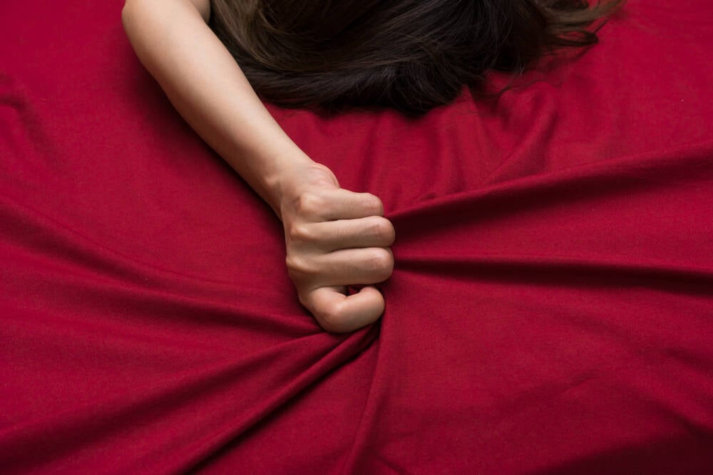 Saber as melhores posições sexuais para atingir o orgasmo pode ser o segredo para relações mais prazerosas. Foto: shutterstock 