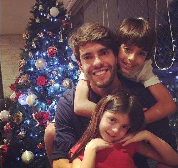 Kaká, ao lado dos filhos, desejou feliz natal. Foto: Reprodução/Instagram