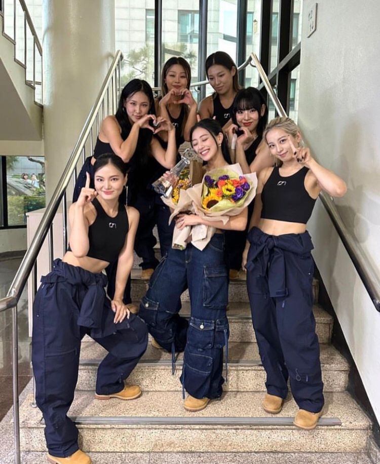 Outros grupos de k-pop ganharam fama mundial. Entre eles estão Twice (foto), Red Velvet, Exo e New Jeans. 
 Reprodução: Flipar
