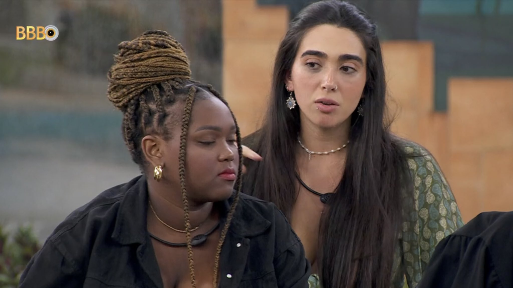 Raquele e Giovanna especularam um possível paredão falso com a saída de Michel do 'BBB 24' Reprodução/Globo - 06.03.2024 