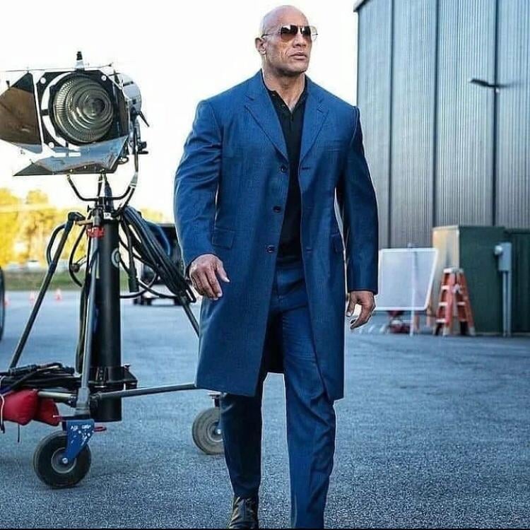 Dwayne Johnson - Nascido em 2/5/1972 em Hayward, na Califórnia, EUA, o ator e lutador conhecido também como “The Rock” tem 1,96 metro de altura. 