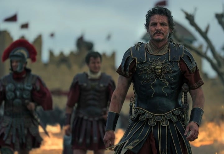 Tudo muda quando sua terra natal é invadida por conquistadores liderados por um general romano interpretado por Pedro Pascal. Reprodução: Flipar