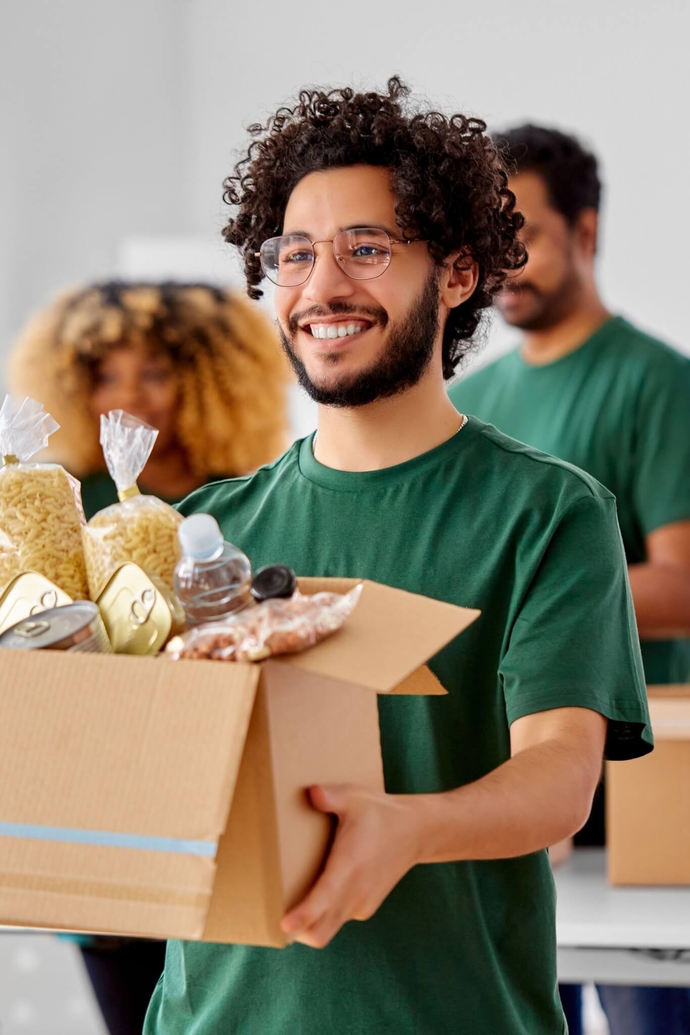 6. Iniciativa CUFA e Instituto Gol A Central Única das Favelas (CUFA), em parceria com o Instituto Gol, está arrecadando doações de alimentos, produtos de limpeza e de higiene pessoal, remédios, água e outros itens para as vítimas da enchente. As contribuições estão sendo recolhidas nas sedes da CUFA e em postos de entrega GOLLOG. Também dá para ajudar com dinheiro. A chave PIX é: doacoes@cufa.org.br Reprodução: EdiCase