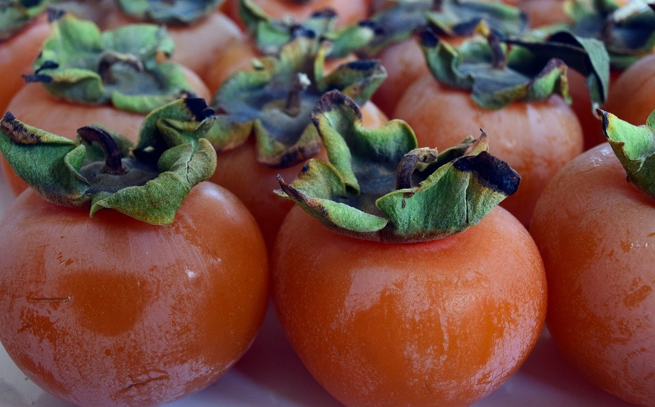 Além do mamão e da ameixa, frutas como caqui, abacate, goiaba e pera são alimentos ricos em fibras solúveis. O consumo de frutas é extremamente importante para manter uma alimentação saudável.  Reprodução: Flipar