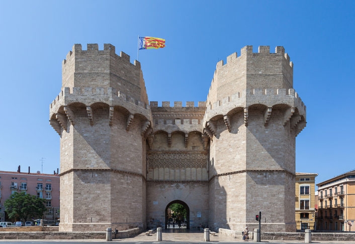 O centro histórico também é um grande atrativo, com monumentos como as Torres de Serranos e de Quart, antigas portas da muralha medieval. Reprodução: Flipar