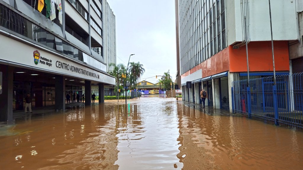 Centro Administrativo do Município inundado. Foto: Reprodução: Fernando Oliveira/redes sociais