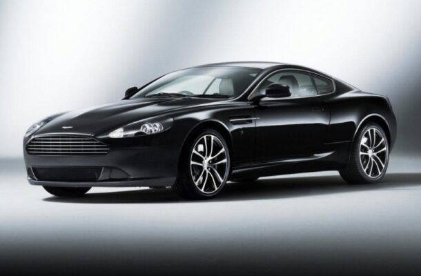 O atacante português também já comprou uma Aston Martin DBS. Este modelo britânico gira em torno de 1,2 milhão de reais. Foto: Divulgação Reprodução: Jogada10
