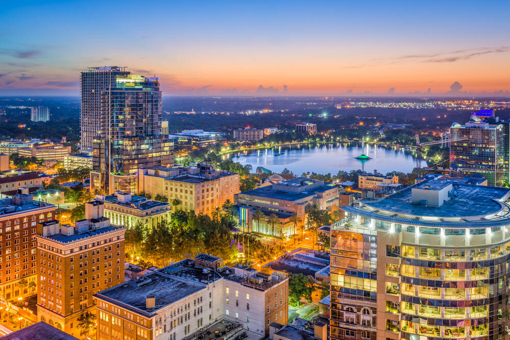 Além de todos os resorts, parques e restaurantes, Orlando ainda tem uma vida noturna bastante movimentada. Foto: shutterstock 