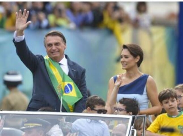 O Tribunal Superior Eleitoral (TSE) começou a julgar ações que acusam Bolsonaro de usar eventos do 7 de Setembro com finalidade eleitoral.