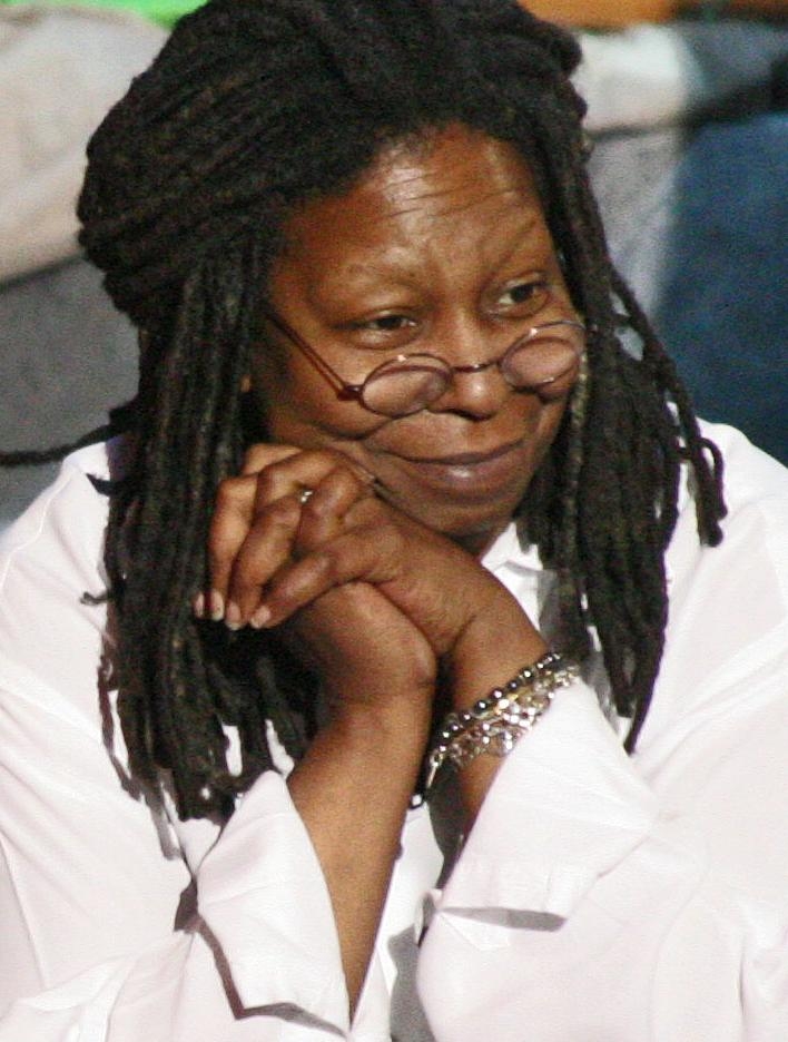 #10. Whoopi Goldberg (1955-) - A lendária atriz, que também é comediante, cantora, ativista e apresentadora, chegou ao “EGOT” quando venceu o Tony Award em 2002, pela peça “Positivamente Millie”.