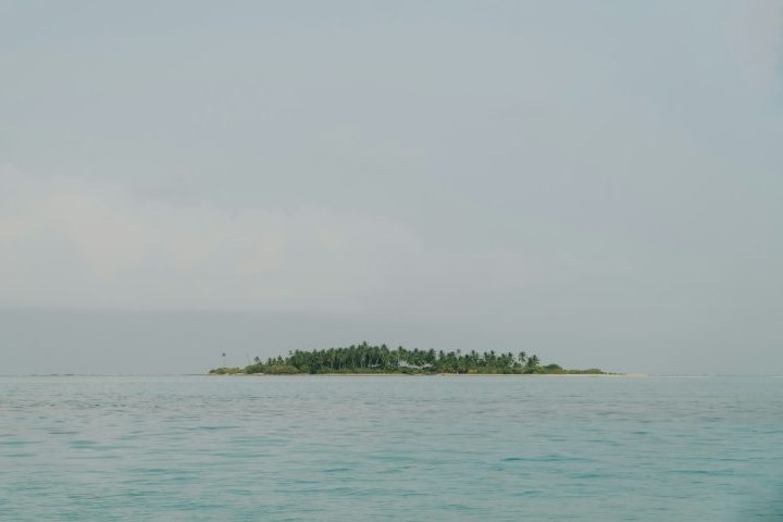 Algumas teorias que podem explicar o desaparecimento da Ilha Bermeja incluem um erro cartográfico (pode ter sido um registro incorreto em mapas antigos) ou erosão natural causada pelas correntes marítimas. Reprodução: Flipar