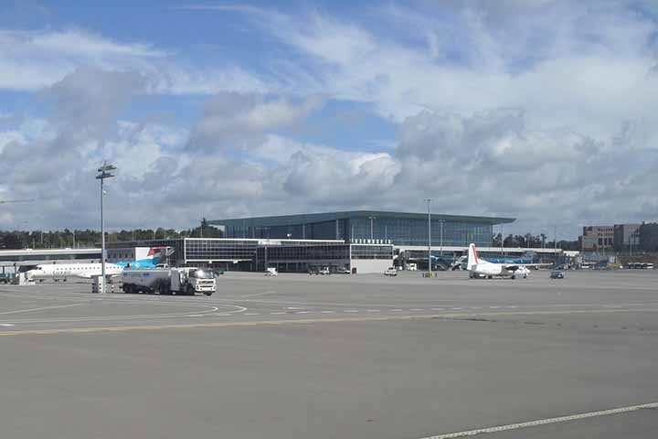 Aeroporto Internacional de Luxemburgo: É o principal aeroporto do Luxemburgo e um importante centro de transporte na região. Fica localizado a cerca de 6 km do centro e serve como hub para várias companhias aéreas de carga e passageiros. Reprodução: Flipar