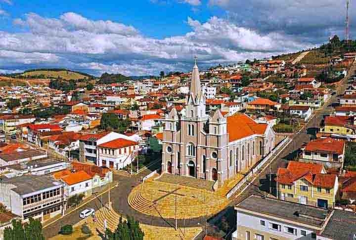 Maria da Fé(1.258m)- A cidade fica em Minas Gerais, a 395 km de Belo Horizonte, tem cerca de 14 mil habitantes e é conhecida nacionalmente como Cidade das Oliveiras. O turismo é rural, com passeios a cavalo e comida de fogão a lenha. Reprodução: Flipar