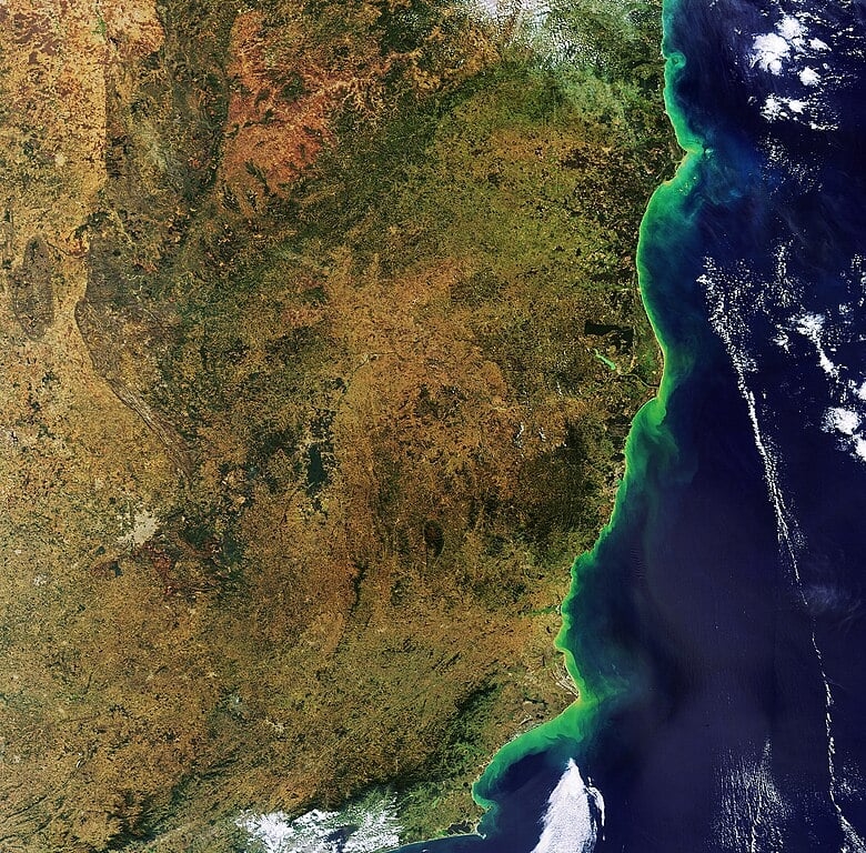 Com um litoral de quase 8 mil km, a costa brasileira também é palco de grandes cemitérios de navio. Além do período das grandes navegações portuguesas, que aportavam por aqui, a Segunda Guerra também deixou inúmeros navios brasileiros e alemães debaixo d’água. Reprodução: Flipar