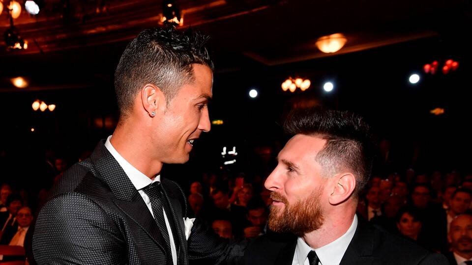 O encontro das lendas: Cristiano Ronaldo e Lionel Messi. Foto: Divulgação/Fifa