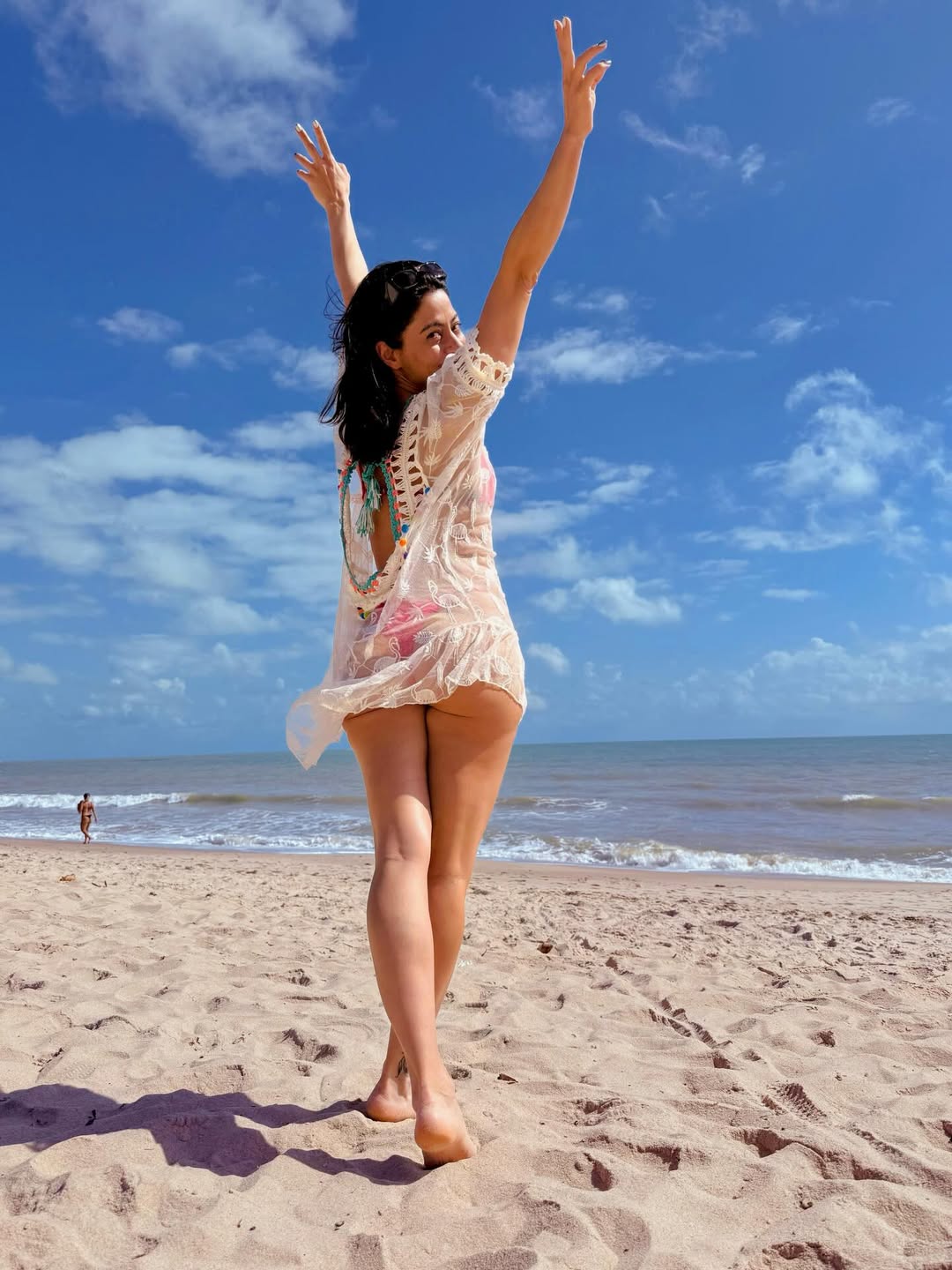 Carol Castro posa de biquíni e aproveita descanso em João Pessoa Instagram