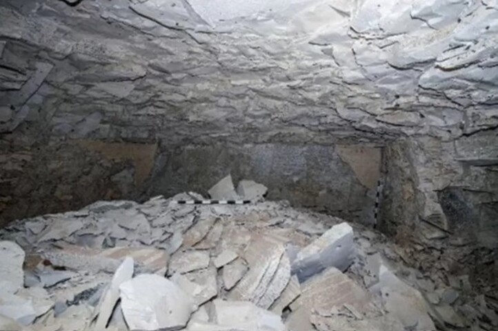 O túmulo do faraó Tutmés II era o único dos monarcas da 18ª Dinastia do Egito que ainda não havia sido identificado. Inicialmente, os arqueólogos supunham que o sepulcro situado no monte Tebas, a oeste da cidade de Luxor, pertencesse a uma esposa de faraó, mas a presença de artefatos funerários e inscrições com o nome de Tutmés II, mudaram os rumos do trabalhos.
 Reprodução: Flipar