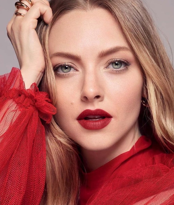 Amanda Seyfried - Atriz americana, nascida em 3/12/1985. Indicada ao Oscar por Mank em 2020. É cantora e modelo. 