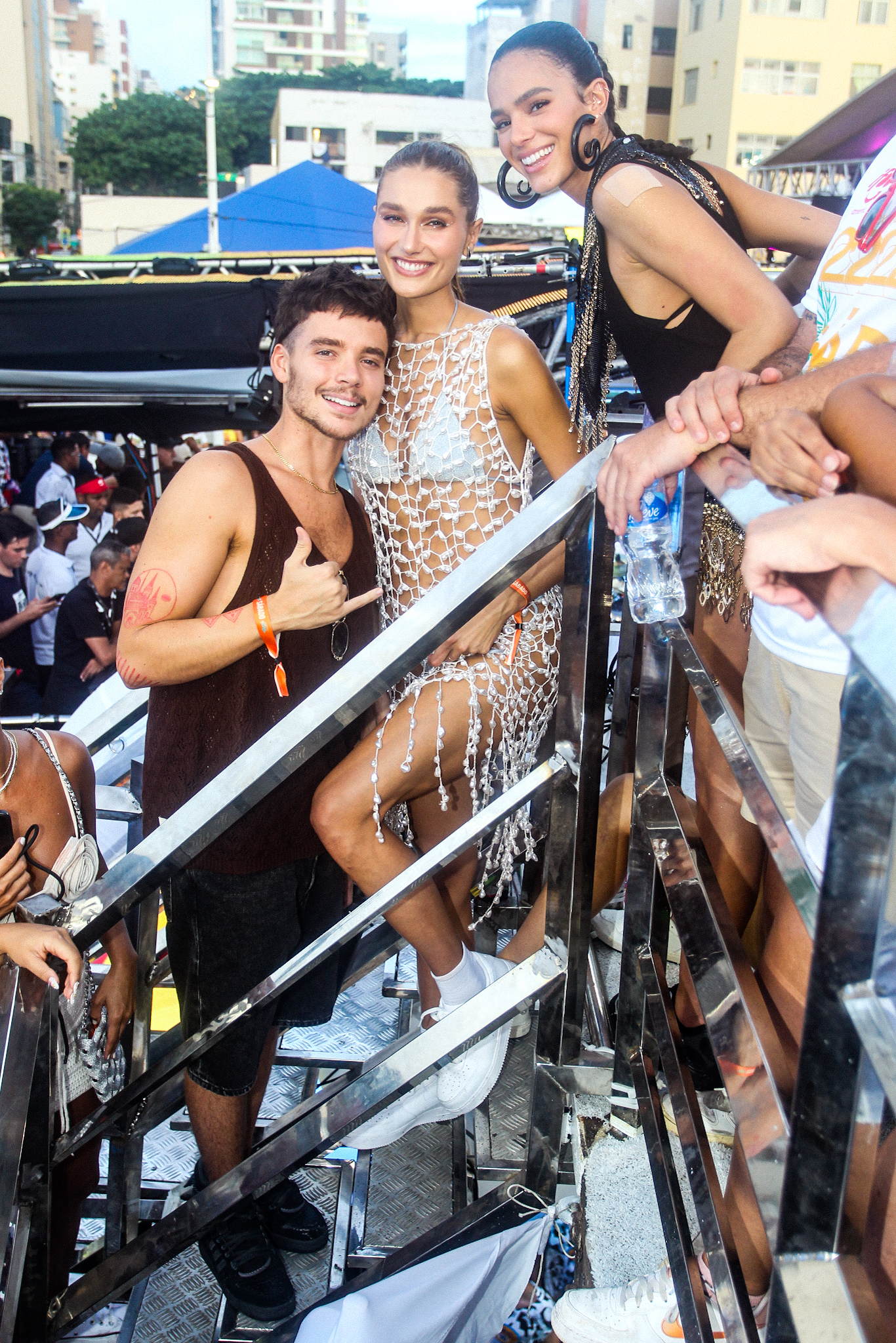 Bruna Marquezine, Sasha e João Figueiredo curte Carnaval de Salvador no trio da Ivete Dilson Silva