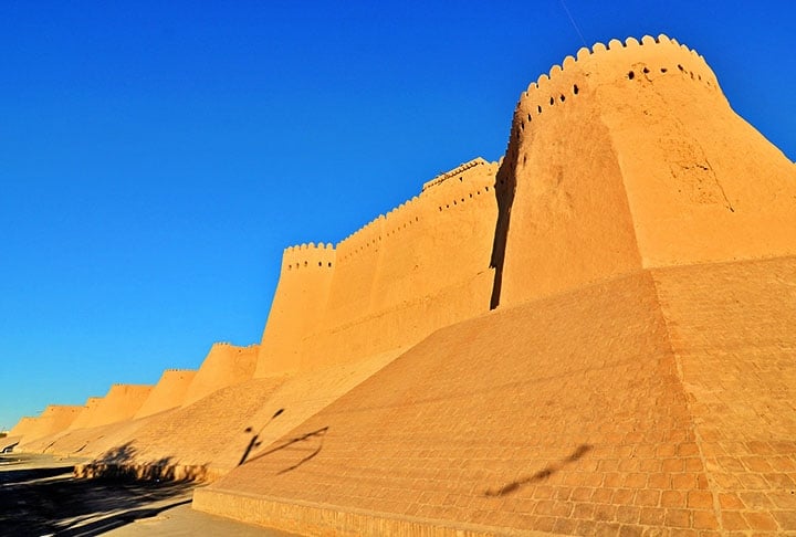 ICHON-QALA - Fortaleza de barro que por séculos garantiu a segurança da cidade multimilenar de Khiva, no Uzbequistão. Uma das principais atrações da região ao lado de mesquitas.