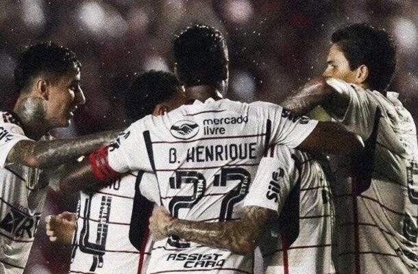 Flamengo: segundo colocado com 63 pontos (atrás do Palmeiras no saldo de gols: 26 a 17) - jogos que restam: Atlético-MG (c), Cuiabá (c) e São Paulo (f). - Foto: Divulgação/Flamengo