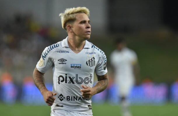 SOTELDO - Muito participativo e bem no aspecto coletivo. Assim, fez o time jogar. Foi dele a cobrança de falta que originou o gol de Marcos Leonardo. Levou perigo em outras investidas. NOTA 7,0 - Foto: Ivan Storti/Santos FC