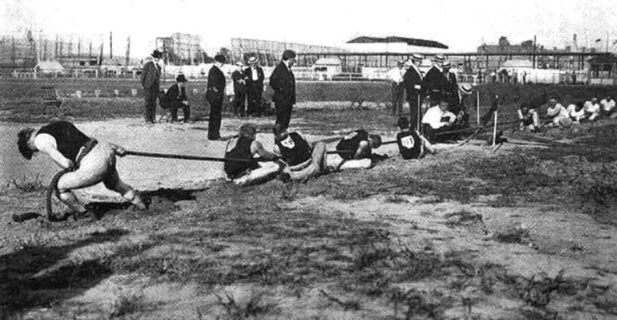 Cabo de guerra - Esporte comum em disputas escolares, a modalidade fez parte do cardápio olímpico de Paris-1900 a Antuérpia-1920.  Reprodução: Flipar