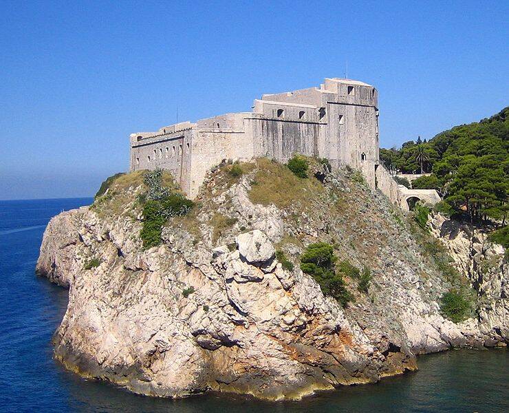 Fortaleza de Lovrijenac (Croácia): erguida nos arredores de Dubrovnik, serviu de locação para a Fortaleza Vermelha, onde fica o Trono de Ferro. Foto: Wikimedia Commons
