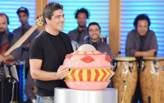 Junno Andrade deu os parabéns para apresentadora. Foto: Blad Meneghel/Divulgação