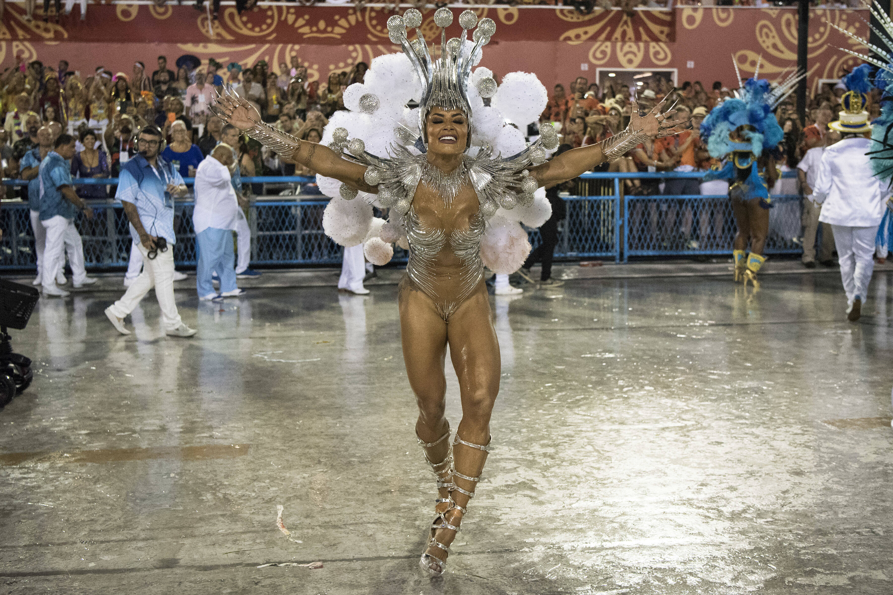 Rainhas de Bateria da segunda noite de desfile do Rio. Foto: Agência O Globo