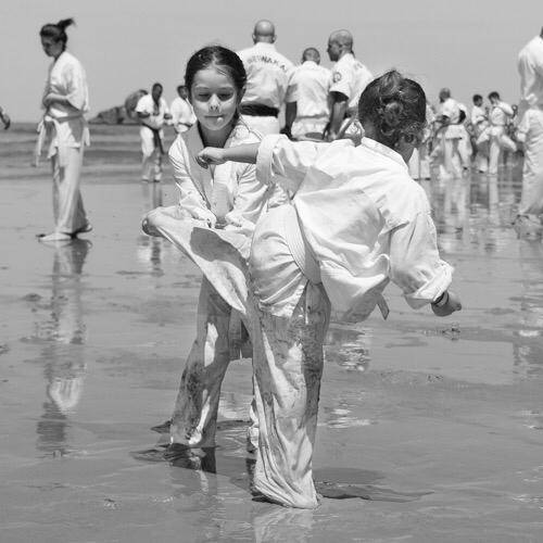Evento de Seiwakai em SP, na praia de Juquehy, pregou união e respeito entre os praticantes. Foto: Divulgação / Reprodução